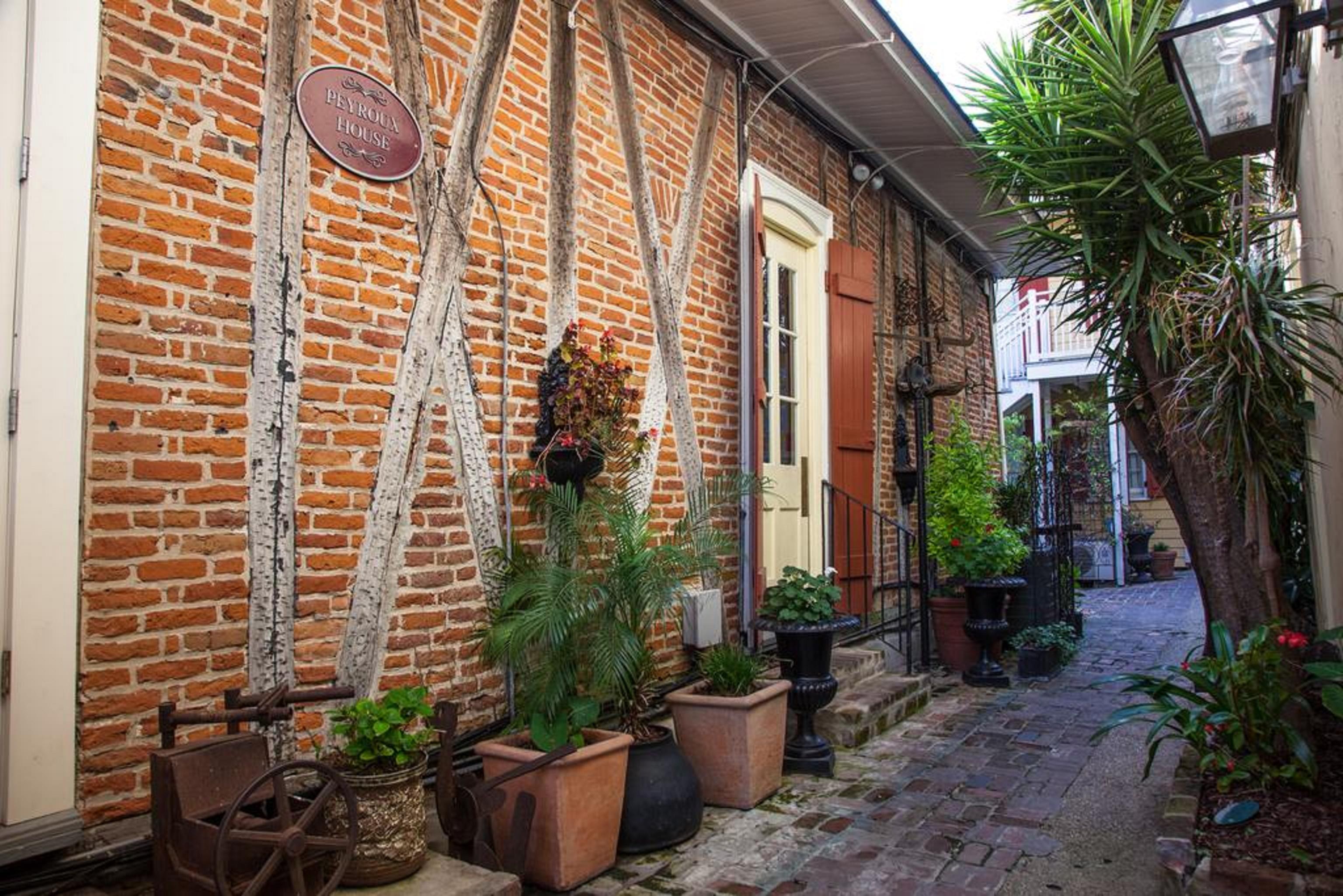 Hotel St. Pierre French Quarter New Orleans Bagian luar foto